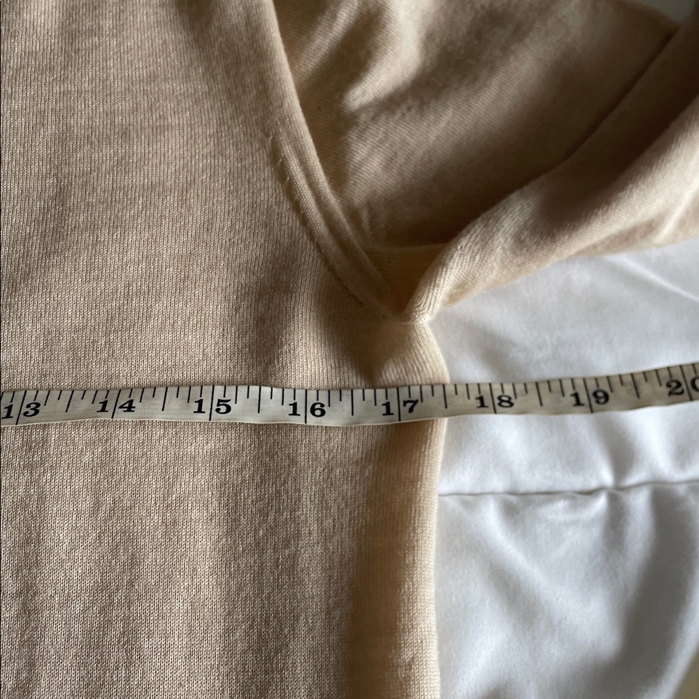MaxMara Beige Short-Sleeve 💯 Wool Mock Sweater sz M - Picture 3 of 3